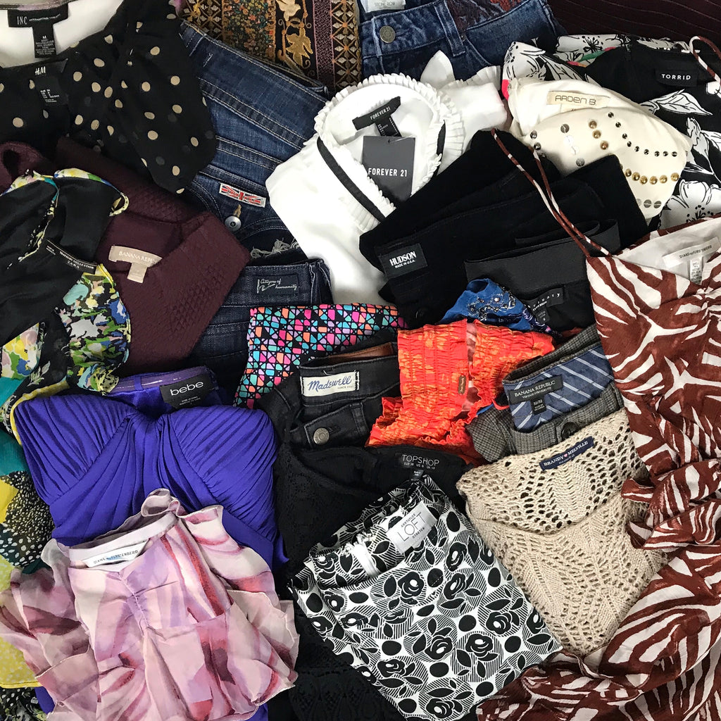 Sold at Auction: WOMEN'S CLOTHES LOT (MOSTLY L & XL)